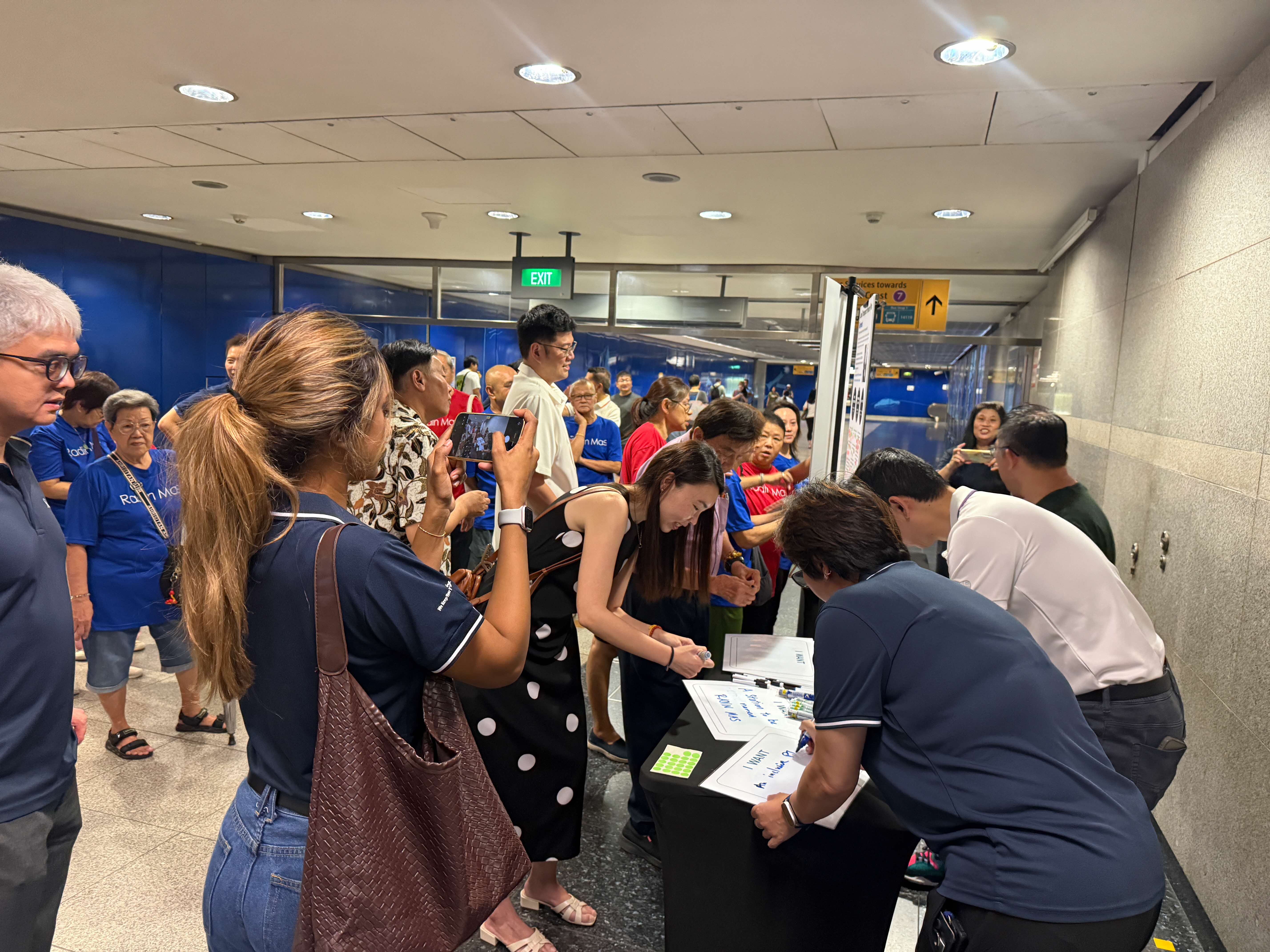 Image of residents at the LTMP booth during the event